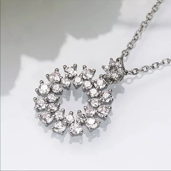New Luxury Silver Color Diamond Necklace - Picture 4 of 6